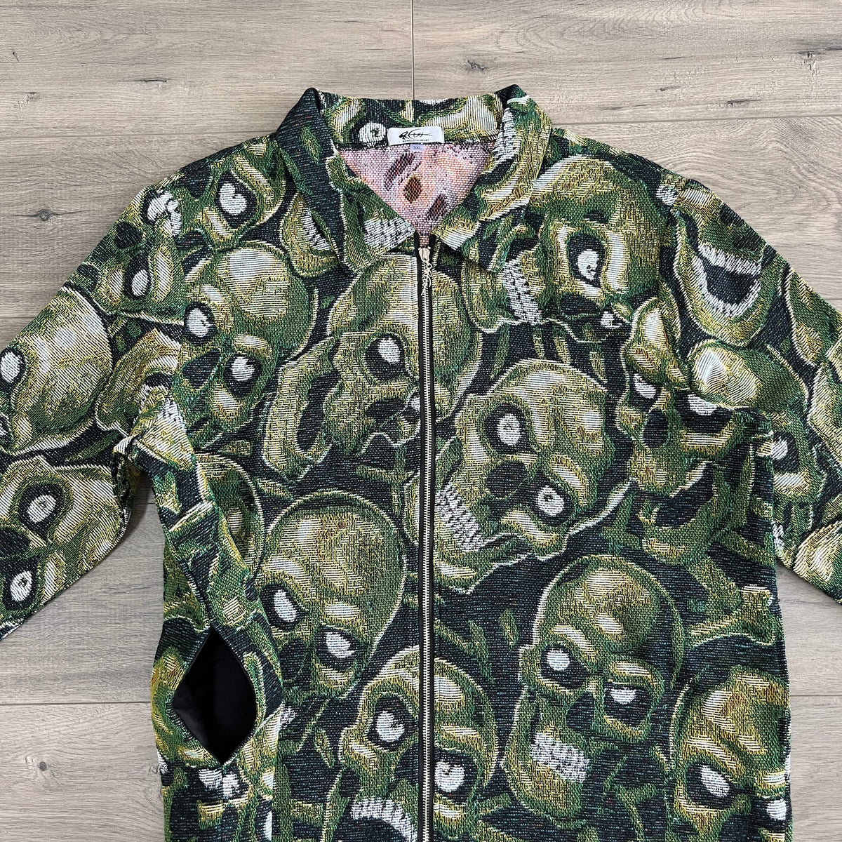 GREEN SKULL TAPESTRY TEE