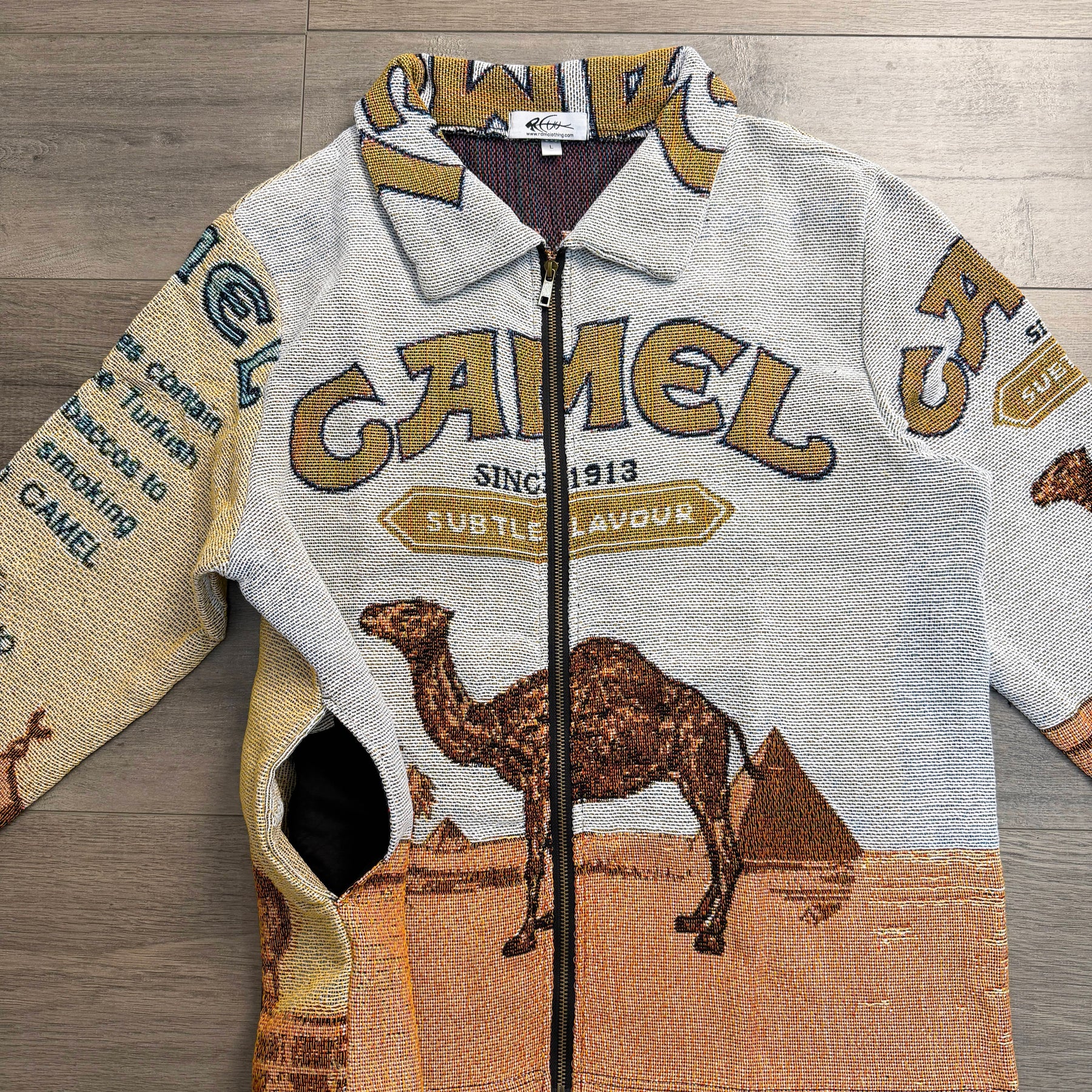 CAMEL TAPESTRY TEE