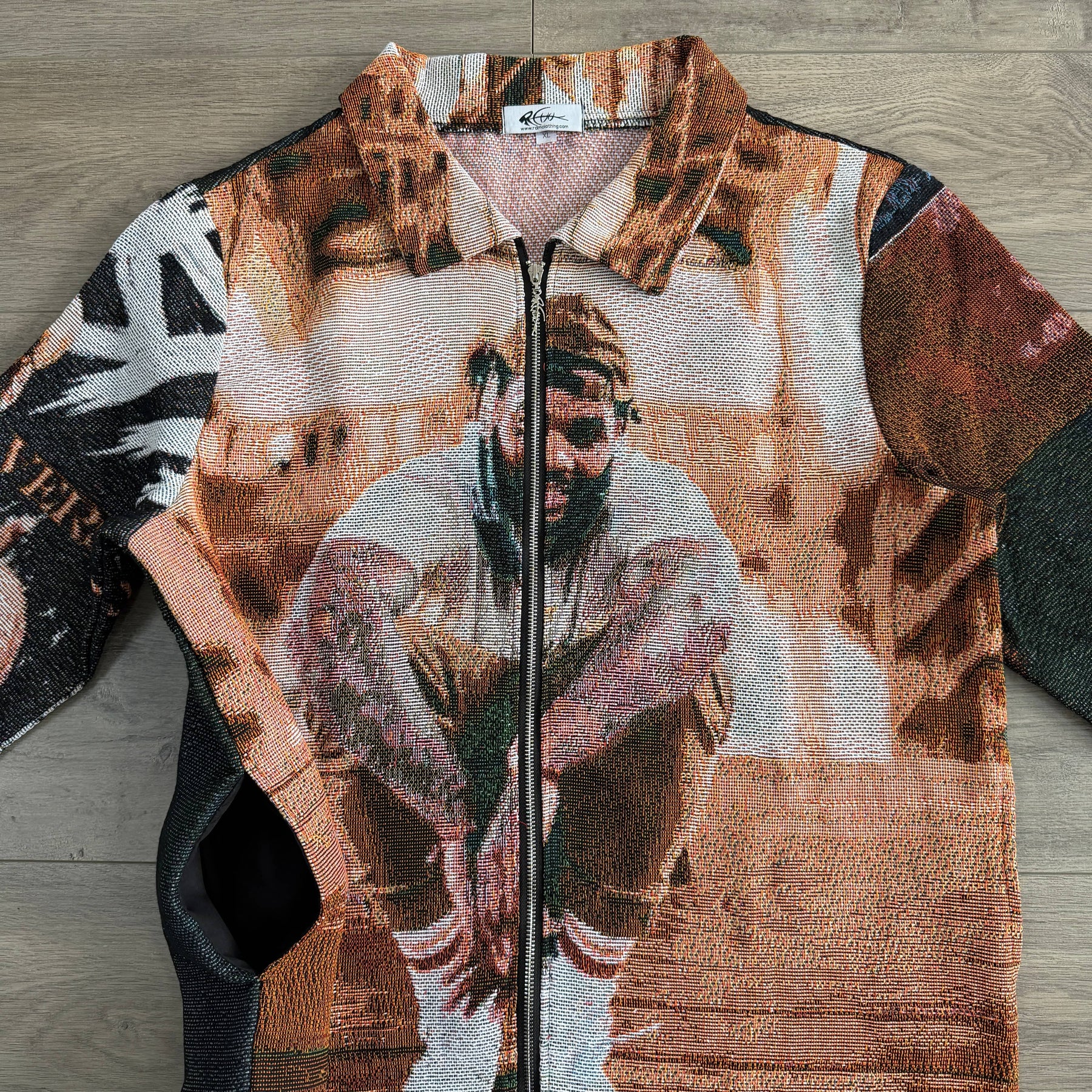 KEVIN TAPESTRY TEE